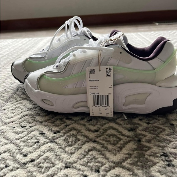 Stylish White and Green Women's Sneakers - Picture 3 of 6